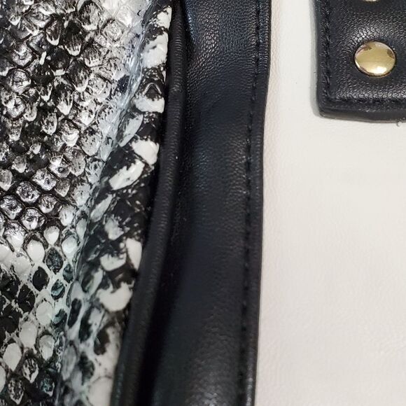 *Sale* AVON Signature Collection black & cream bag - Picture 7 of 7